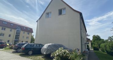 Seitenansicht mit Stellplatz - Immobilienmakler-Potsdam.jpeg