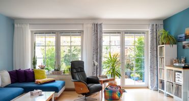 10 Großes Wohnzimmer mit Terrassenausgang - Makler Potsdam-Babelsberg.jpg